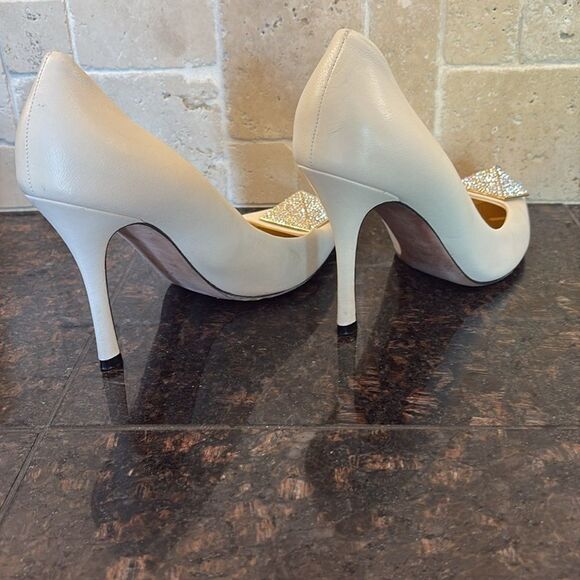 Valentino One Stud 100 Patent rhinestones, Pump, cream size 37.5/7 $1400 - Picture 9 of 14